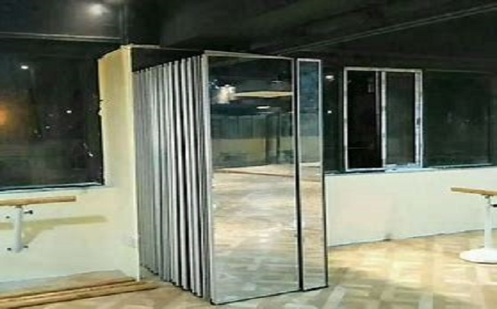 Hanging Bottomless Rail  Folding Storage Sound Insulation Movable glass partition wall