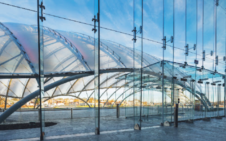 Glass Curtain Wall For Commercial Building Glass Facade Window Wall Tempered Low-E Spider For School And Hospital