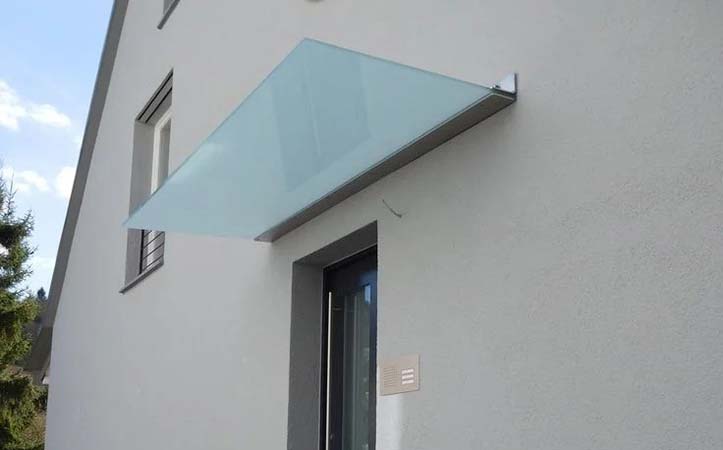 Outdoor ​​Glass Canopies for Commercial Buildings