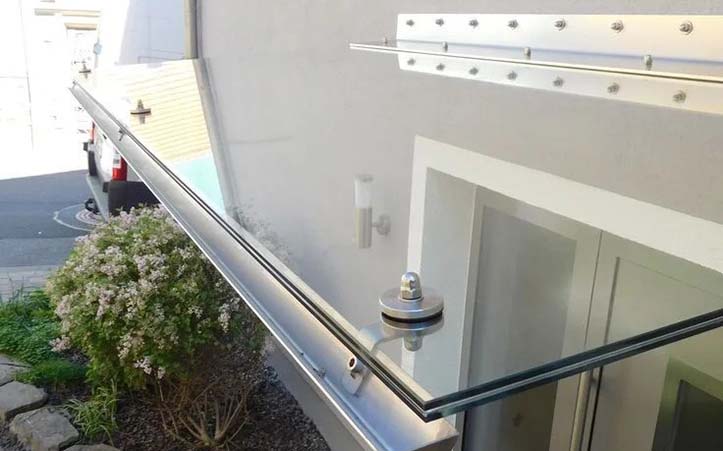 Outdoor ​​Glass Canopies for Commercial Buildings